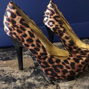 Women’s size 7 heels